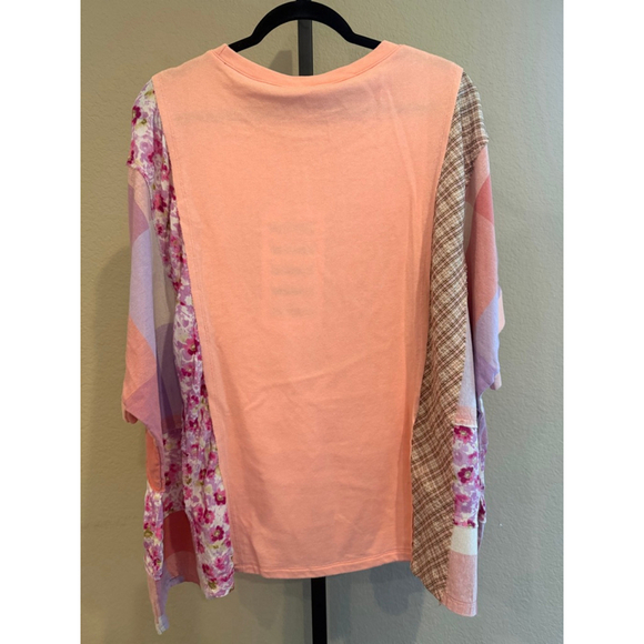 Size S Oversized Easel Heart Patched Top in Peach - Picture 3 of 8
